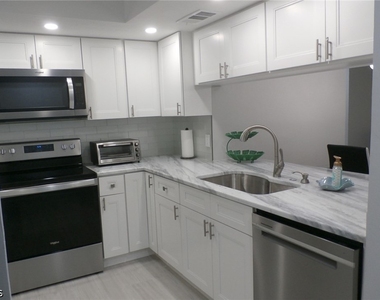 11110 Caravel Circle - Photo Thumbnail 6