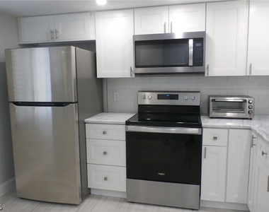 11110 Caravel Circle - Photo Thumbnail 3