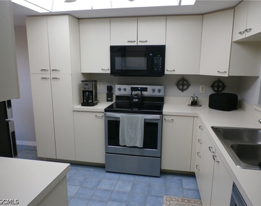 12150 Kelly Sands Way - Photo Thumbnail 3