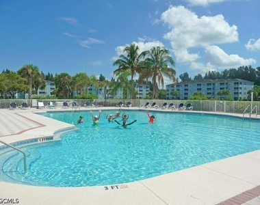 16645 Lake Circle Drive - Photo Thumbnail 7