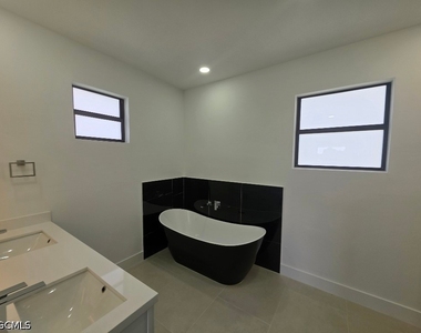 710 Godwid Avenue S - Photo Thumbnail 14