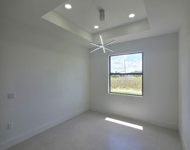 710 Godwid Avenue S - Photo Thumbnail 3
