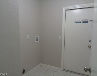 3521 Santa Barbara Boulevard - Photo Thumbnail 14