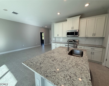 1026 Grant Boulevard - Photo Thumbnail 9