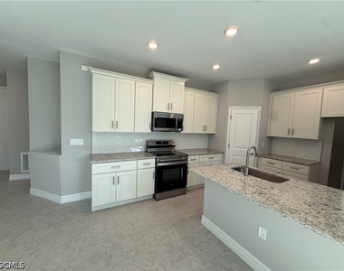 1026 Grant Boulevard - Photo Thumbnail 7