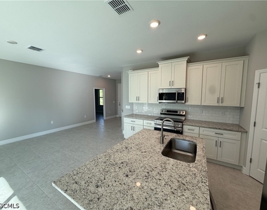 1026 Grant Boulevard - Photo Thumbnail 10