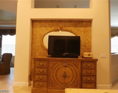 8986 Greenwich Hills Way - Photo Thumbnail 3