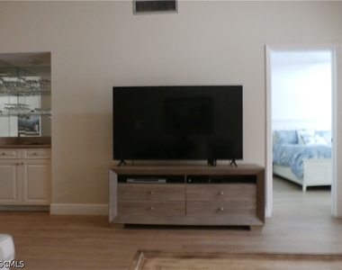 16301 Kelly Woods Drive - Photo Thumbnail 8