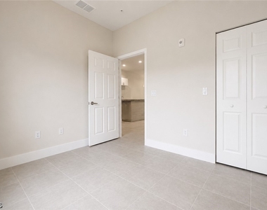 3303 Sw 8th Place - Photo Thumbnail 5