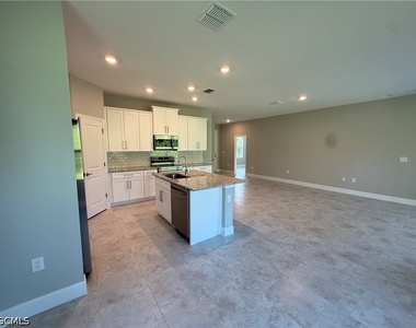 232 Bell Boulevard S - Photo Thumbnail 6