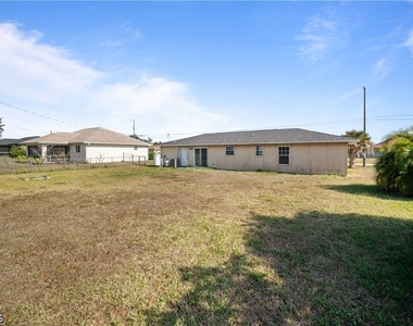 2028 Ne 17th Place - Photo Thumbnail 13