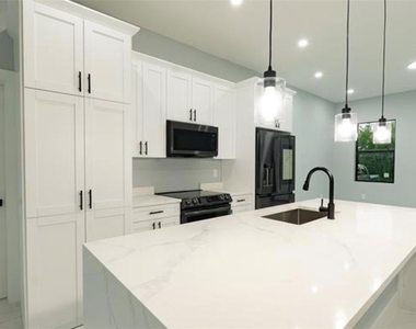 4703 Elva Avenue S - Photo Thumbnail 2