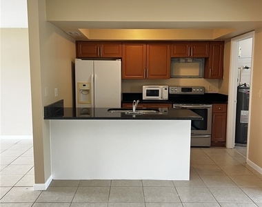 1807 Sw 1st Avenue - Photo Thumbnail 2