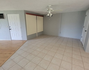 10 Regency Court - Photo Thumbnail 4