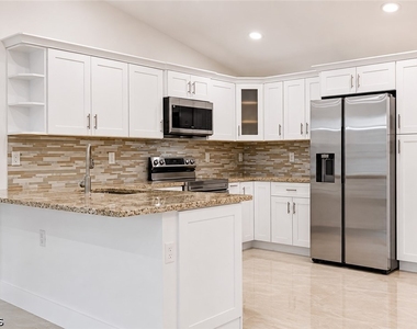 640 Lydia Street - Photo Thumbnail 1