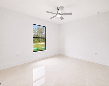640 Lydia Street - Photo Thumbnail 16