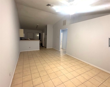 1002 W 12th Street - Photo Thumbnail 3