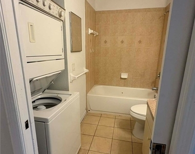 1002 W 12th Street - Photo Thumbnail 5