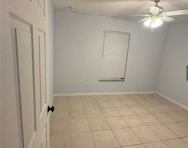 1002 W 12th Street - Photo Thumbnail 7