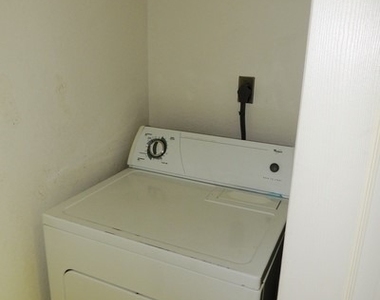 6481 Aragon Way - Photo Thumbnail 7