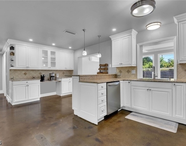 2413 Dover Avenue - Photo Thumbnail 7