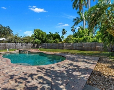 2413 Dover Avenue - Photo Thumbnail 12