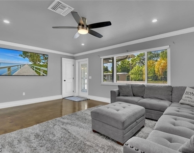 2413 Dover Avenue - Photo Thumbnail 2