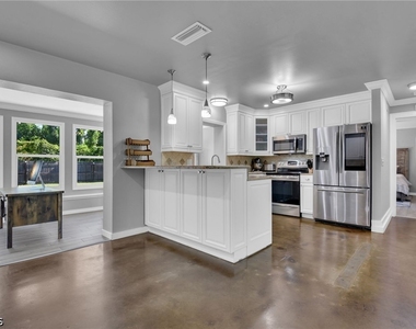 2413 Dover Avenue - Photo Thumbnail 8