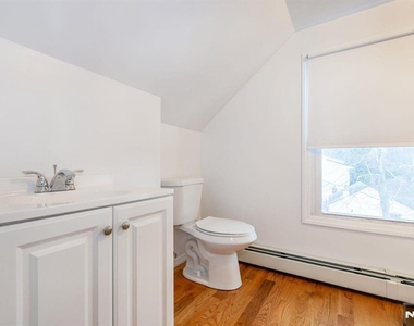 677 Warwick - Photo Thumbnail 12