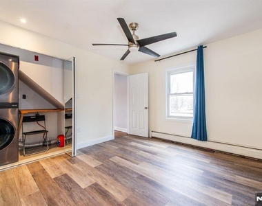 677 Warwick - Photo Thumbnail 9