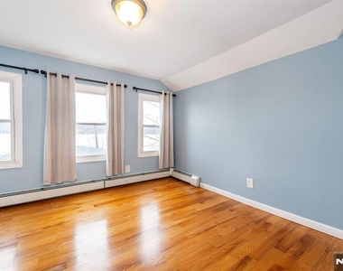 677 Warwick - Photo Thumbnail 10