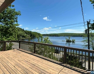 677 Warwick - Photo Thumbnail 14