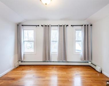 677 Warwick - Photo Thumbnail 11