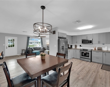 2506 Se 8th Avenue - Photo Thumbnail 3