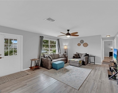 2506 Se 8th Avenue - Photo Thumbnail 4