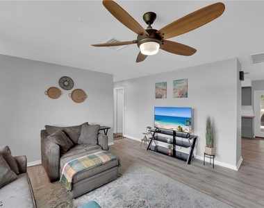 2506 Se 8th Avenue - Photo Thumbnail 2