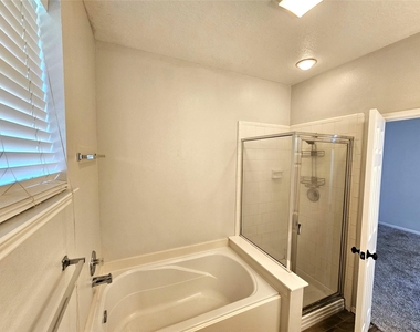2919 Desert Oasis Lane - Photo Thumbnail 24