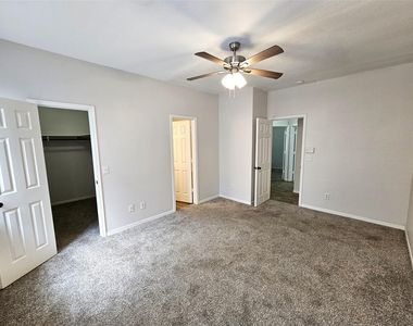 2919 Desert Oasis Lane - Photo Thumbnail 20