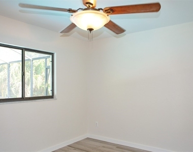 4053 Seaoats Lane - Photo Thumbnail 5