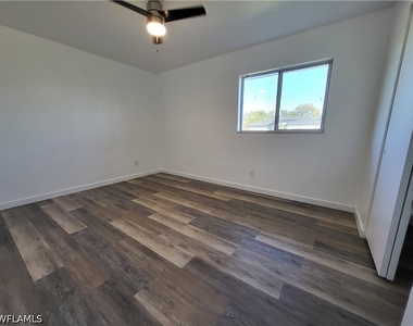 6143 Hester Avenue - Photo Thumbnail 4