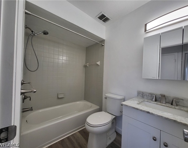 6143 Hester Avenue - Photo Thumbnail 3