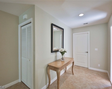 526 Lake Louise Circle - Photo Thumbnail 2