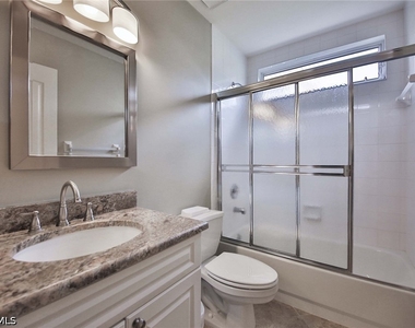 526 Lake Louise Circle - Photo Thumbnail 12