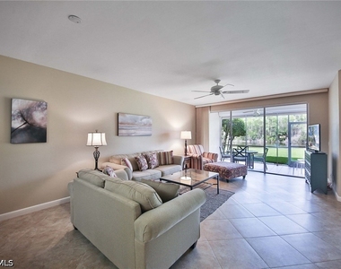 526 Lake Louise Circle - Photo Thumbnail 4