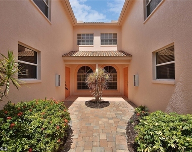526 Lake Louise Circle - Photo Thumbnail 1