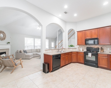 27 Gilmore Grove Place - Photo Thumbnail 20