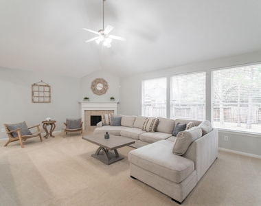 27 Gilmore Grove Place - Photo Thumbnail 7