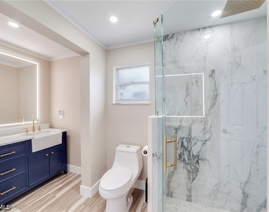 525 Se 11th Court - Photo Thumbnail 8