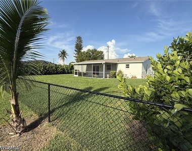 525 Se 11th Court - Photo Thumbnail 1