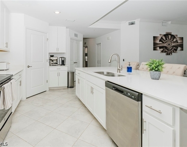 6082 National Boulevard - Photo Thumbnail 4